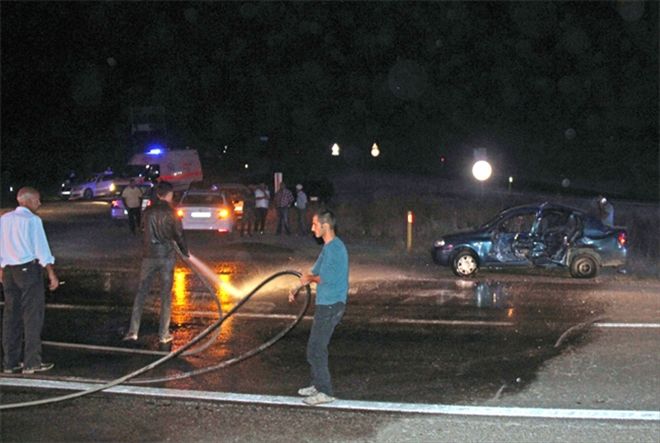 Pikap otomobil ile çarpıştı 1´i ağır 6 kişi yaralandı