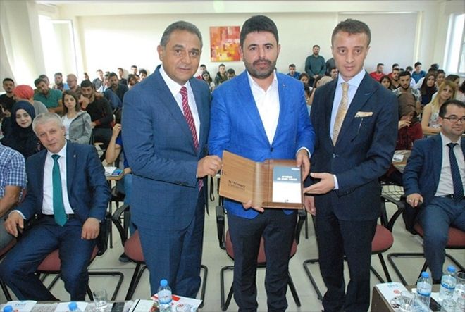 Üniversite öğrencilerine oryantasyon eğitimi 