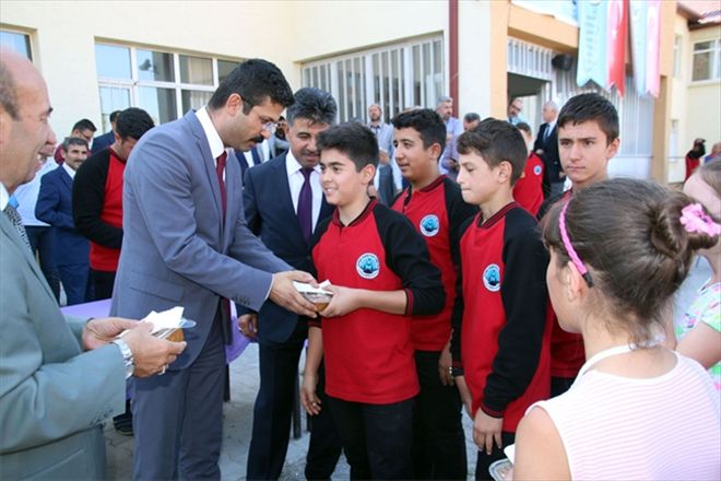 Öğrencilere aşure dağıtıldı