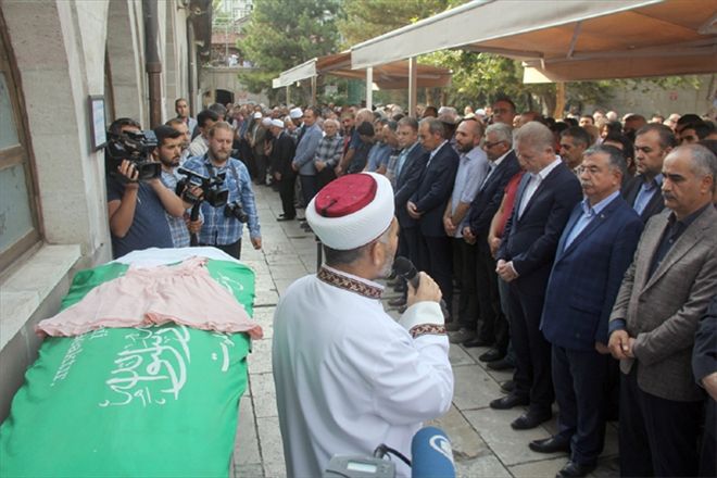 SANEM´İN CENAZESİNE BAKAN YILMAZ´DA KATILDI