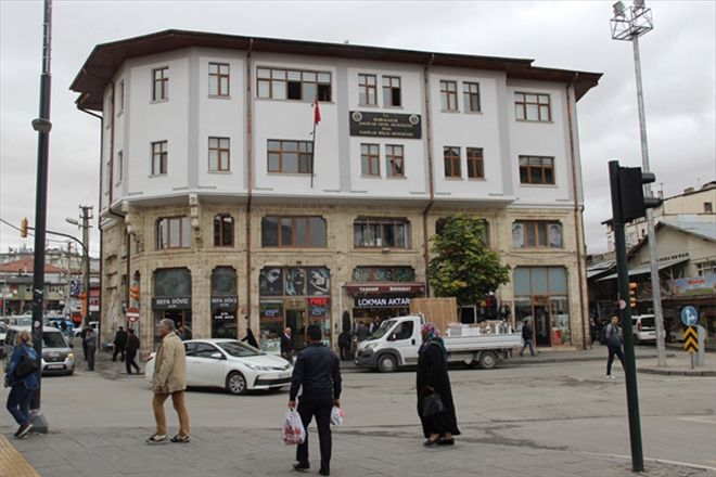 Vakıflar tarihin üzerinde oturuyor