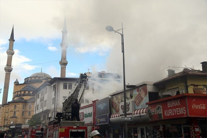 Çatı yangını korkuttu