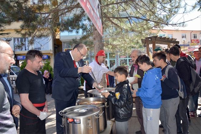 3 bin kişilik aşure dağıtıldı