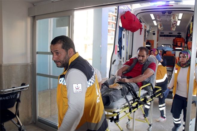 İnşaatın merdivenlerinden düşen işçi yaralandı