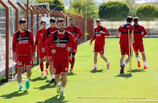 SİVASSPOR ADANA´YA GİTTİ
