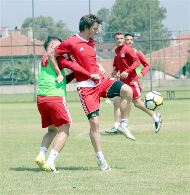 KIRMIZI BEYAZLI EKİPTE EKSİKLER CAN SIKIYOR