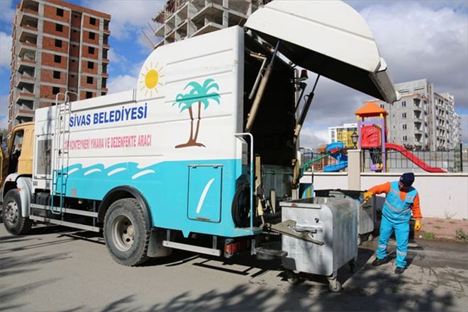 Çöp konteynerleri dezenfekte ediliyor