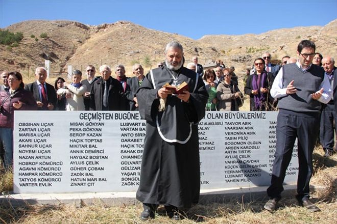 Zara´da Ermeni mezarlığında ayin