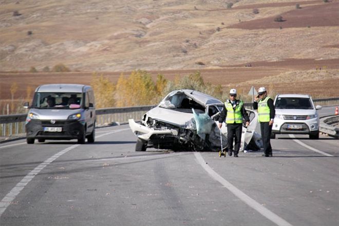 Pikap takla attı 3 yaralı