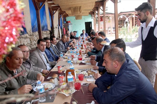 Başkan Oğuz muhtarlarla buluştu