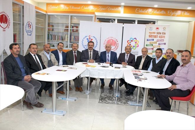 KiTAPLAR GENÇLERLE BULUŞTURULUYOR