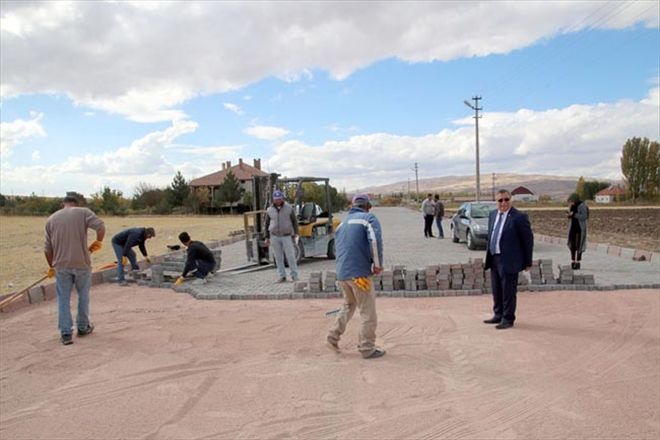Gürçayır´da  parke çalışmaları devam ediyor