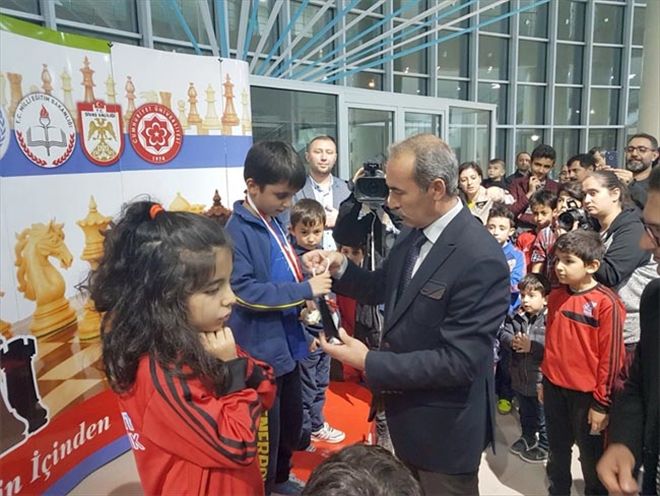 Satranç turnuvasına 220 öğrenci katıldı