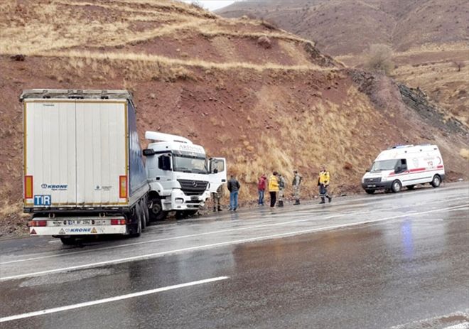 İki ayrı tır kazasında 1 kişi öldü