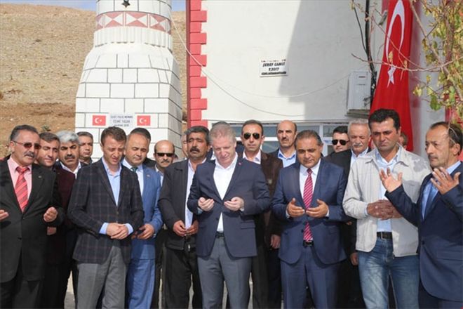 AYVALI CAMi iBADETE AÇILDI