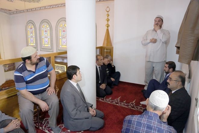 CUMA HUTBESi  işaret diline çevriliyor