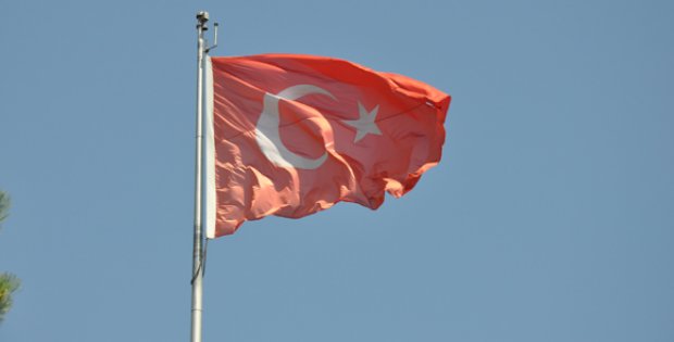 Bayrağa saygı bu mu