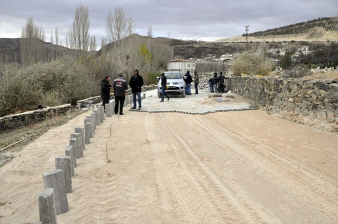 Parke taşı döşeme çalışmaları devam ediyor