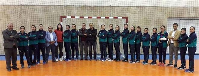 HENTBOL TAKIMI DOLU DİZGİN