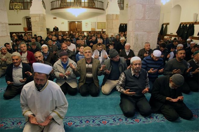MEVLİD KANDİLİ´NDE CAMİLER DOLDU TAŞTI