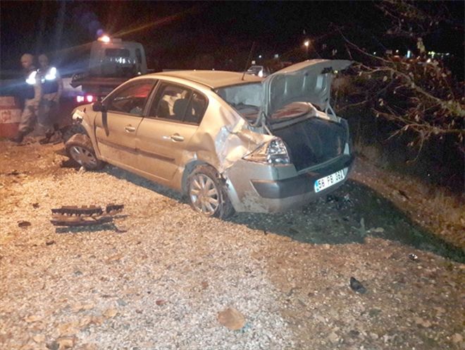Takla atan otomobil yol kenarındaki bahçeye düştü