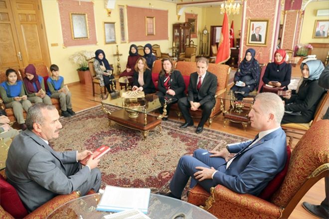 Valilikte kitap okuma etkinliği 