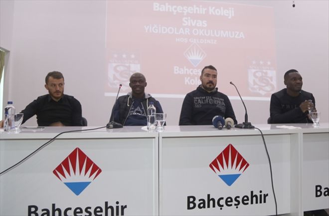 FUTBOLCULAR SÖYLEŞİYE KATILDI