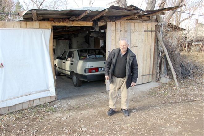 25 yıllık otomobiline gözü gibi bakıyor