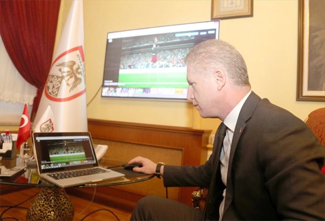 Vali Gül, 3 fotoğraf için oy kullandı