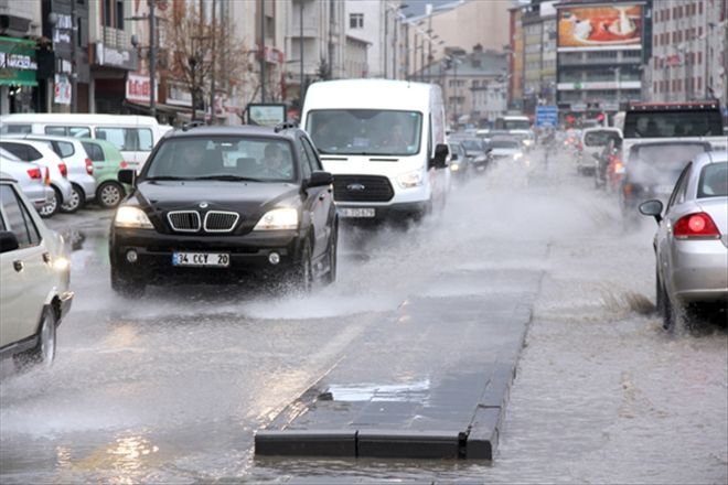 Kar bekleyen Sivas yağmura teslim oldu 