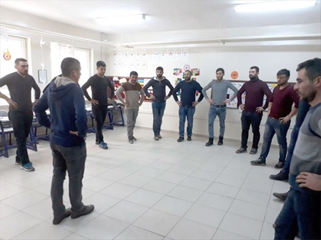 Halk oyunları kursuna yoğun ilgi