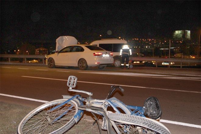 Otomobilin çarptığı bisiklet sürücüsü öldü