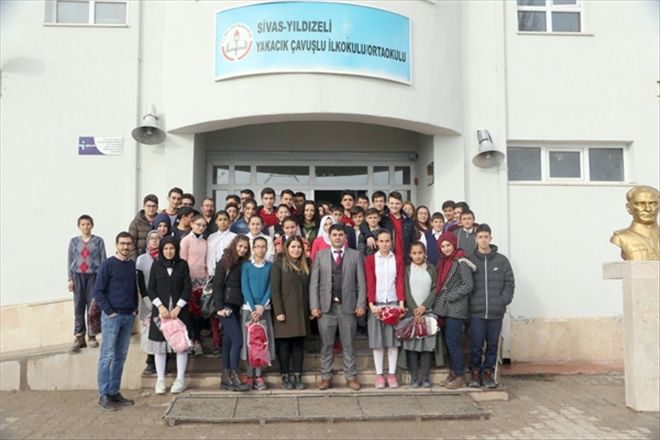 Köy çocuklarını sevindirdiler