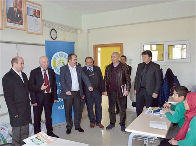 AKHEV´den öğrencilere GİYSİ YARDIMI
