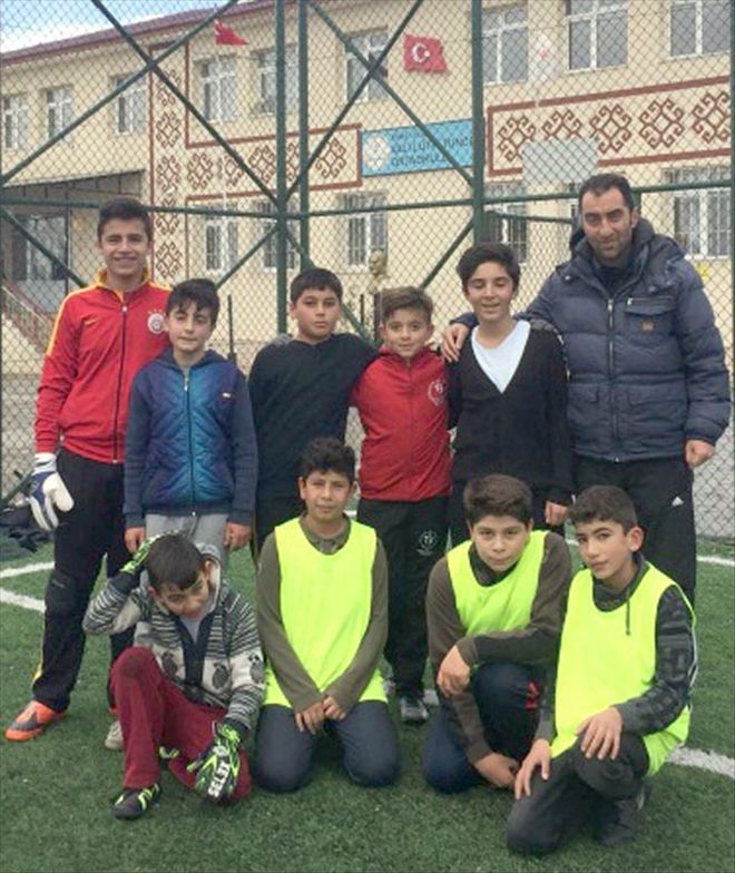 Ulaş´ta öğrencilere spor malzemesi desteği