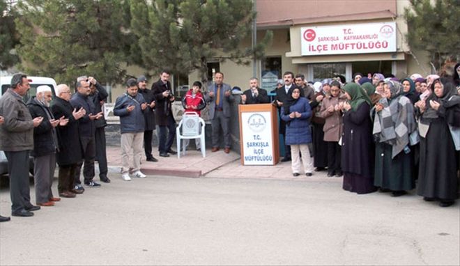 Şarkışla´da 29 kişi umreye uğurlandı