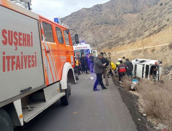 Kılıçpınar köyü yakınlarında otomobil devrildi