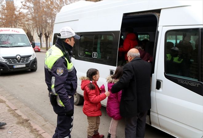 17 kişilik servisten 28 öğrenci çıktı
