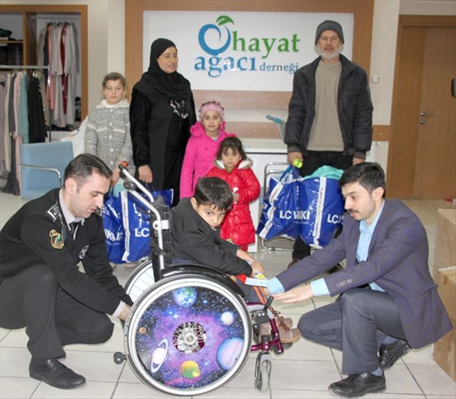 Suriyeli Muhammed´in tekerlekli sandalye sevinci