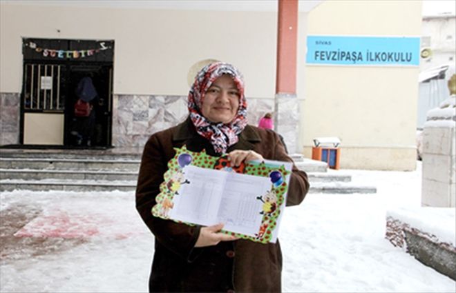 Karneleri veliler aldı
