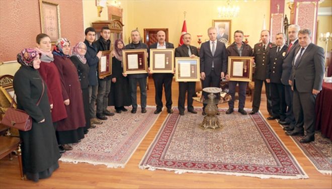 Şehit ailelerine Devlet Övünç Madalyası verildi