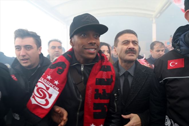SİVASSPOR BOMBAYI PATLATTI  ROBİNHO İMZAYI ATTI