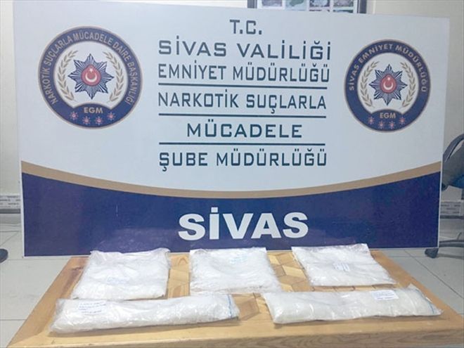 İki farklı otobüste  uyuşturucu ele geçirildi 