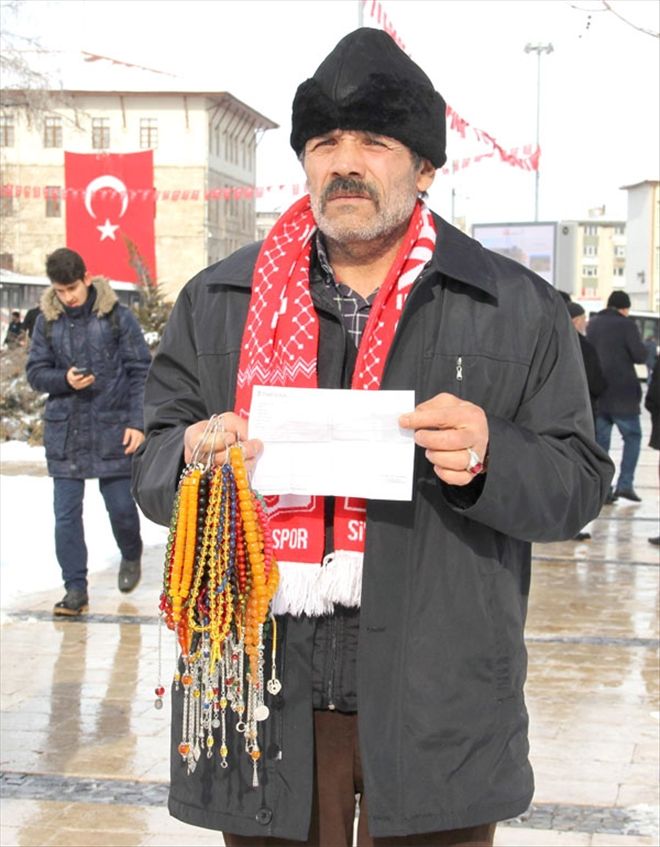 Bir günlük kazancını Mehmetçik´e bağışladı 
