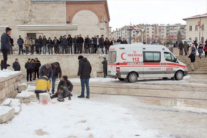 Afgan uyruklu şahıslar arasında bıçaklı kavga: 2 yaralı