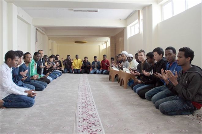 Afrikalı öğrencilerden MEHMETÇİK´E DUA  