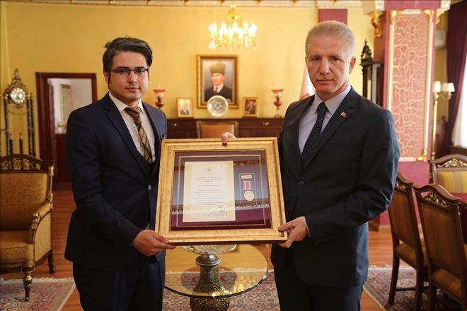 Gazi Sevinç´e övünç madalyası 