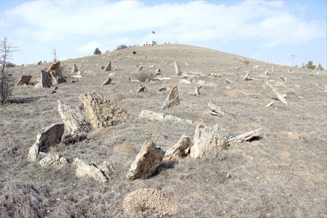 Esrarengiz taşlar dikkat çekiyor