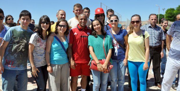 Carlos´a 6 Ülke Desteği