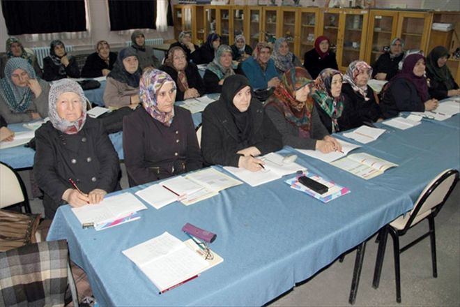 Sosyal medya kullanmak için okuma-yazma öğreniyorlar